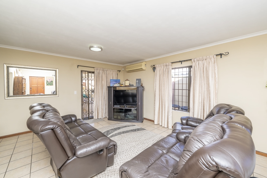 3 Bedroom Property for Sale in De Oude Spruit Western Cape